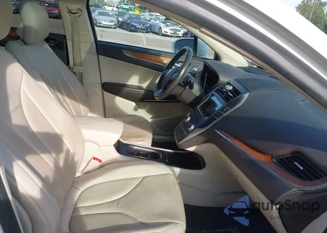 2017 Lincoln Mkc Select z USA, uszkodzony, nr VIN 5LMCJ2D98HUL45403